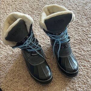 Totes Women's Gray and Blue Winter Boots